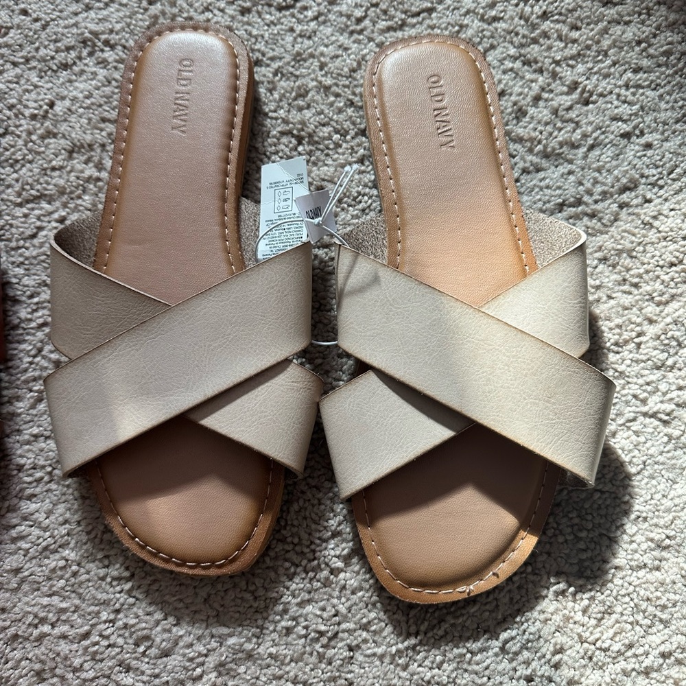 New Size 8 Pair of Old Navy Sandals